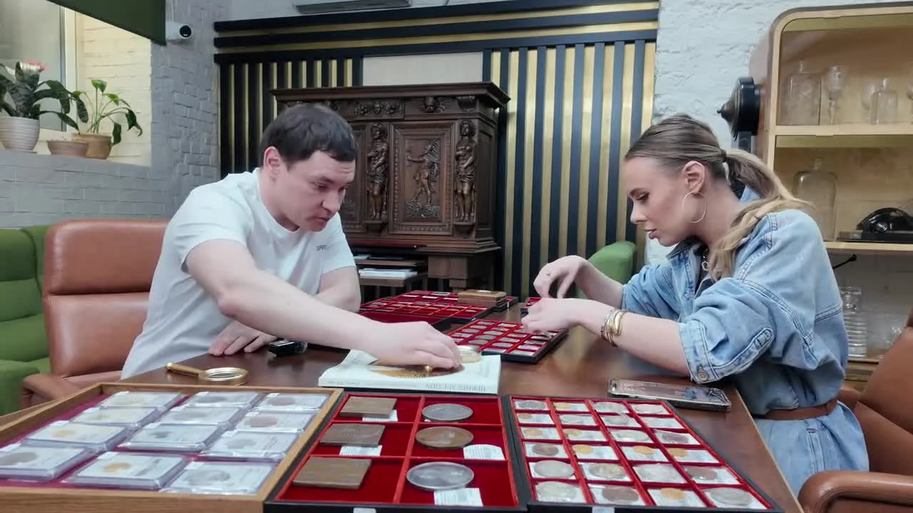 Frühe Münzen: von Srebreniki bis Jefimki