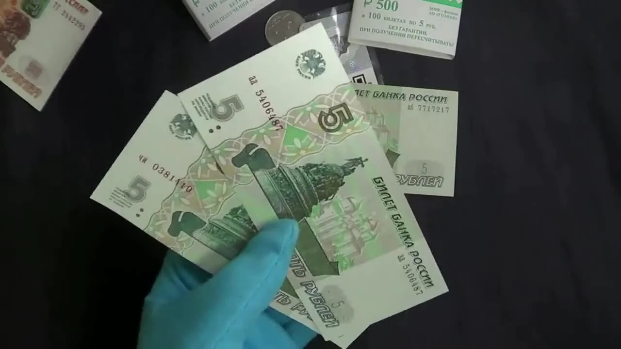 Практический эксперимент: где можно потратить новые 5 рублей?