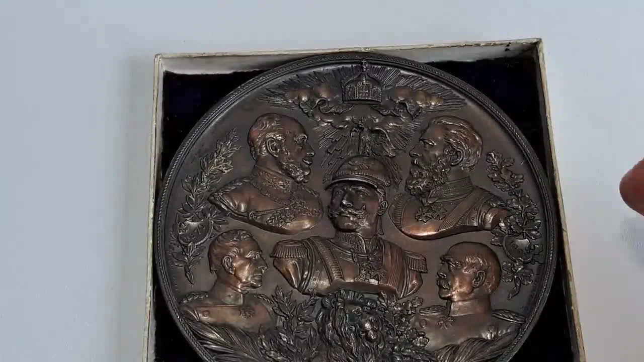 The monumental bronze medal