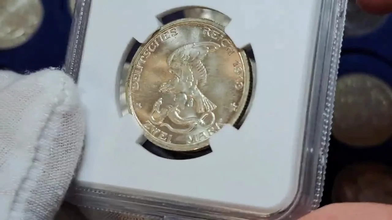 Золотые монеты и слабированные экземпляры