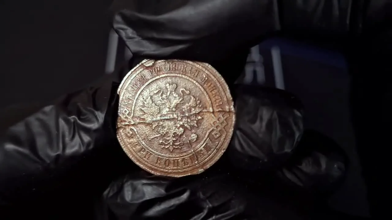 Trouvailles sur le marché suédois : un aperçu des pièces de trois kopecks en cuivre des années 1890