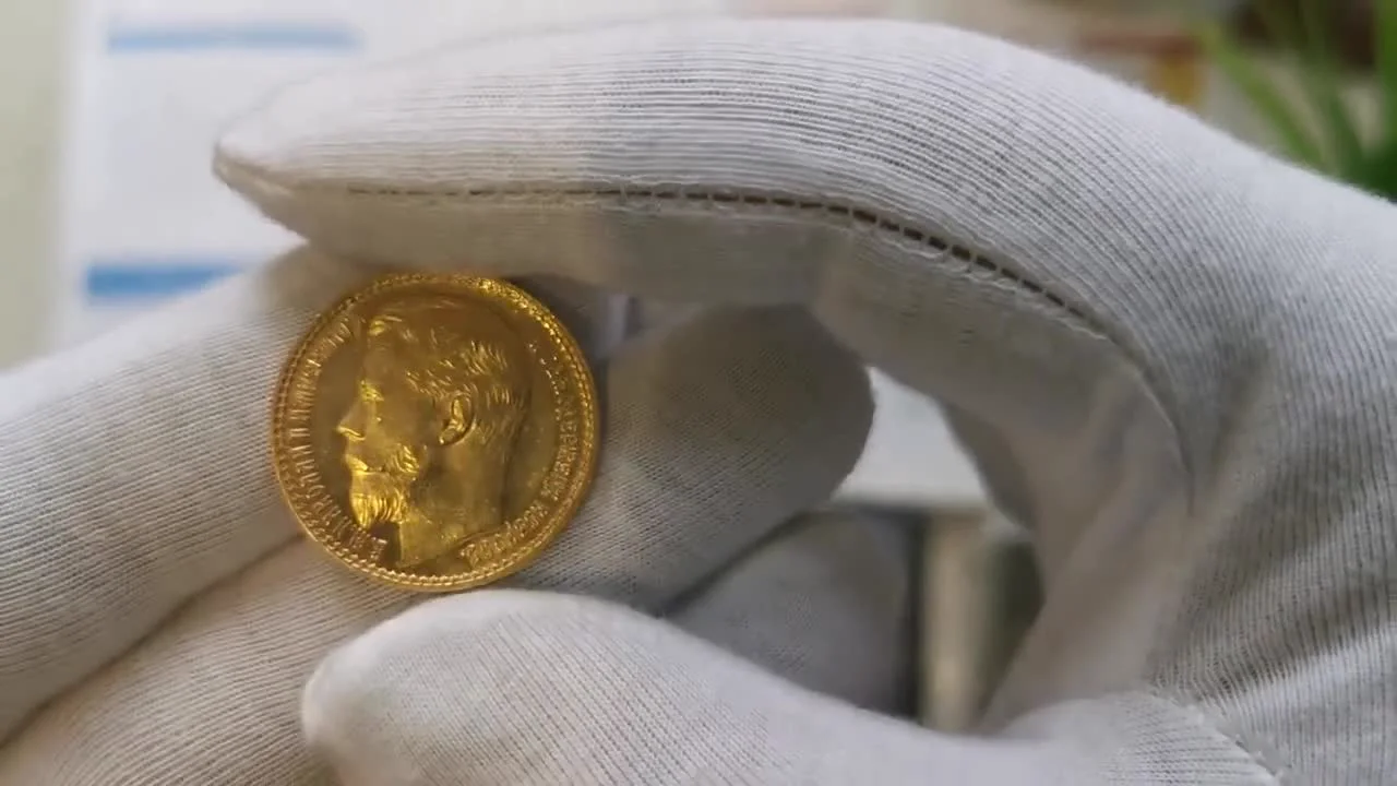 Relación con el «Imperial» y la devaluación